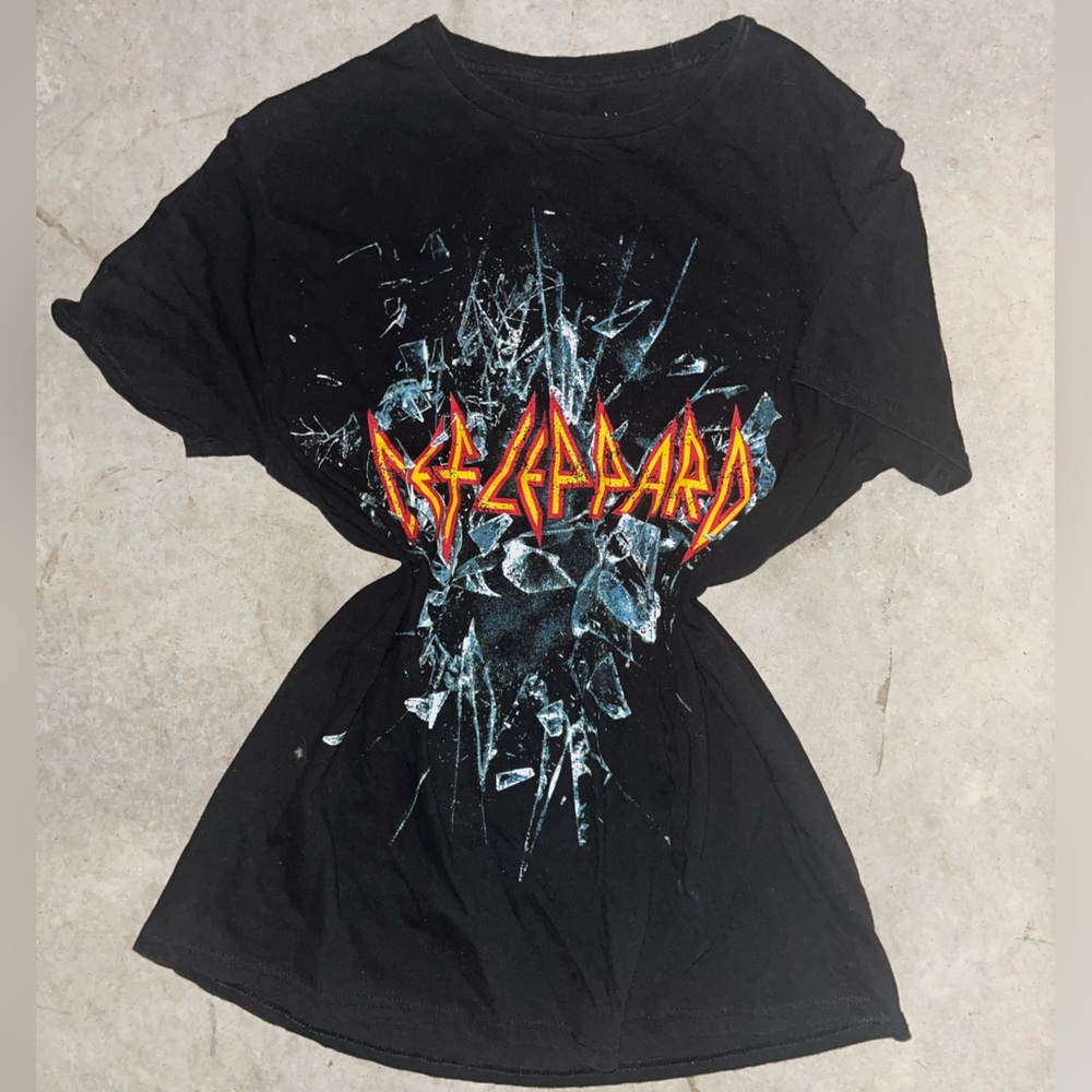 Def Leppard Black Graphic Tee